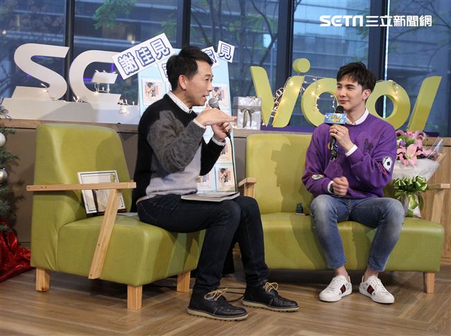 謝佳見安安大明星直播。（記者邱榮吉/攝影）