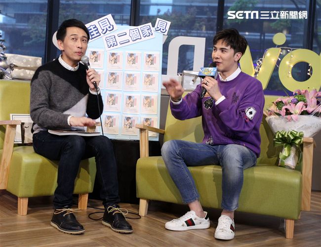 謝佳見安安大明星直播。（記者邱榮吉/攝影）