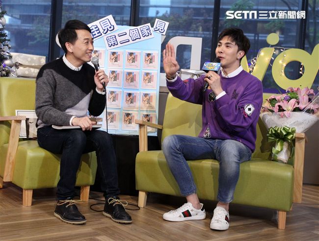 謝佳見安安大明星直播。（記者邱榮吉/攝影）