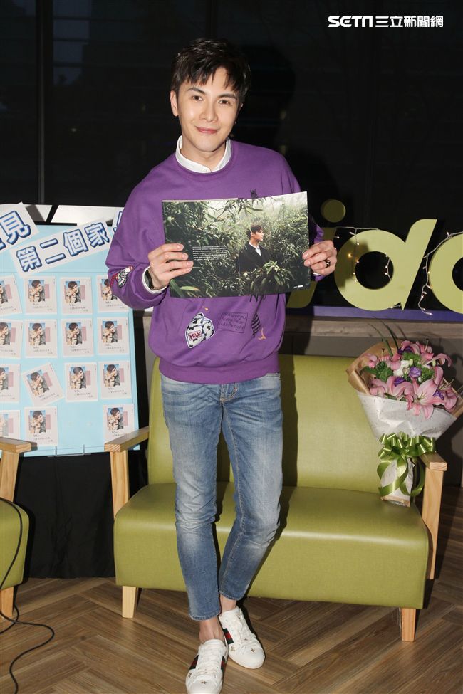 謝佳見安安大明星直播。（記者邱榮吉/攝影）