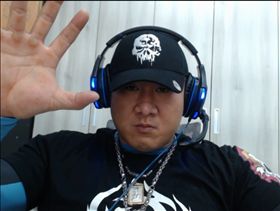 「台灣囝仔的氣魄我來做！」館長宣布代言費500萬全捐出
圖／翻攝自館長成吉思汗 YouTube
https://www.youtube.com/watch?v=un7dYkuG3Rk