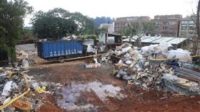 保七總隊第三大隊會同環保署稽查人員，前往桃園市平鎮區「阿寶資源回收企業社」查緝，當場起獲有害廢溶劑、廢汙泥及醫療廢棄物等證物，全案訊後依違反廢棄物清理法移送法辦（翻攝畫面）