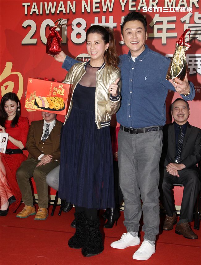 郭靜純、何篤霖、命理老師Amanda、艾菲爾、艾莉絲、小孟、湯鎮瑋、黃子容、李玉珮、周映君、張盛舒、吳美玲、黃友輔、陳冠宇，出席命運好好玩粉絲見面會。（記者邱榮吉/攝影）