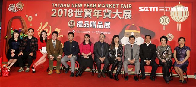 郭靜純、何篤霖、命理老師Amanda、艾菲爾、艾莉絲、小孟、湯鎮瑋、黃子容、李玉珮、周映君、張盛舒、吳美玲、黃友輔、陳冠宇，出席命運好好玩粉絲見面會。（記者邱榮吉/攝影）