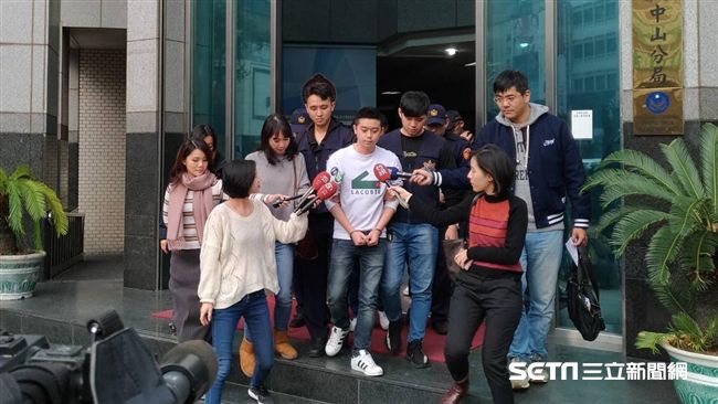 女荷官吸年輕賭客　警破門攻堅全遭逮