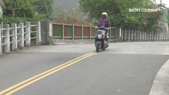 防汛道路凸起不平　騎士頻犁田慘摔