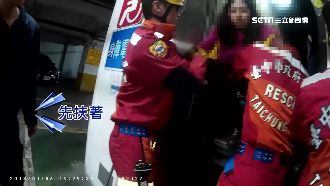 一家七口受困電梯　阿嬤氣喘險發作