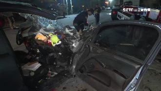 碰！轎車自撞聯結車　釀2死1重傷