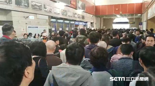 台鐵樹林＝鶯歌全線搶通　鶯歌站塞爆