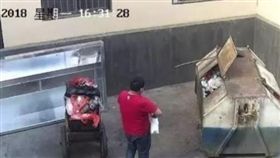 大陸雲南男子將女嬰丟棄在垃圾桶（圖／翻攝自微博）
