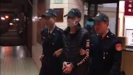 帶槍助陣表情露餡　人還沒到就GG了