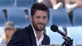 ▲Alex Robein帥氣電眼讓網友直呼「暈了」。（圖／翻攝自FoxSports臉書）