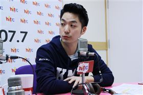 國民黨立委蔣萬安參加周玉蔻廣播節目，圖／Hit Fm《蔻蔻早餐》製作單位提供