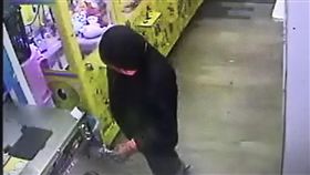 新北市，新店，永平路，娃娃機，自助洗衣機，銅板，竊盜，偷竊，翻攝畫面