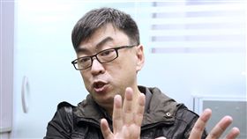 段宜康：轉型正義議題需分階段處理促轉條例通過，民進黨籍立委段宜康接受中央社專訪表示，台灣過去曾是威權體制延續，也由於台灣處於這樣的歷史變化軌跡，處理轉型正義議題格外困難與尷尬，也因此必須分階段。中央社記者吳翊寧攝　106年12月9日