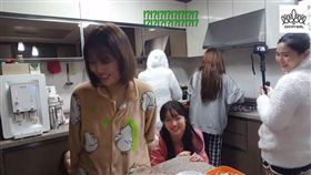 Oh My Girl,南韓女團,直播,脫褲,祉呼,YooA,Mimi,玩過頭
（圖／翻攝自YouTube）