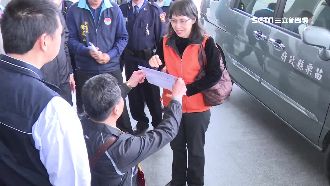 1坪地被侵占勝訴要不回　跪監委陳情