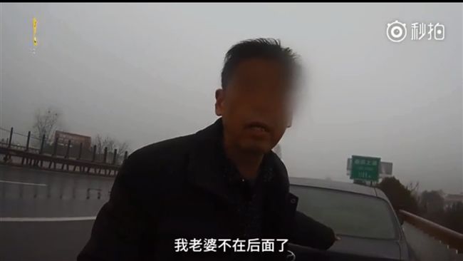 他加完油直接上路　回頭老婆不見了！