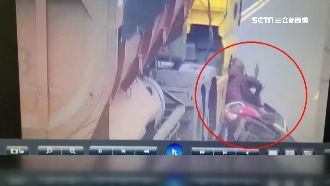 遭砂石車撞倒　老婦命大險被輾過爆頭