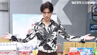 毛弟加盟《鬥魚》　遭一拳打趴在地