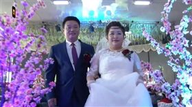 大陸豆腐哥拾金不昧，女大學生以身相許／梨視頻