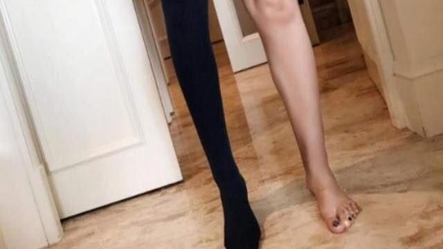 她貼腿照發問　網：若是真的我買十打