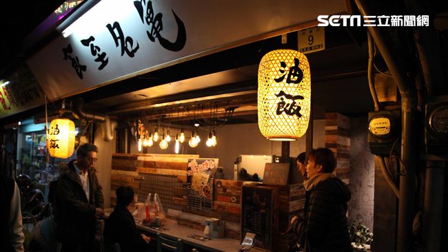傳承阿嬤味道　宵夜場油飯藏泡菜豬排