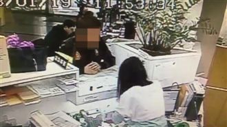 帳戶遭凍結還臨櫃提款　行員逮笨車手