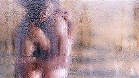 婚外情、激情、性愛、浴室、偷情、外遇示意圖／pixabay