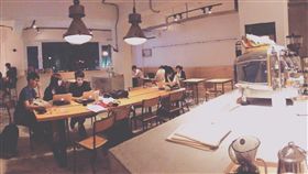 有一名奧客到咖啡廳消費時，因不滿店內消費時間有限制，用400個臉書假帳號，給店內粉專1顆星負評；對此，店長PO文解釋，希望客人不要因為一些瑣事而推翻了店家所有的努力。（圖／翻攝自《Imperfect coffee & matcha》的粉專）