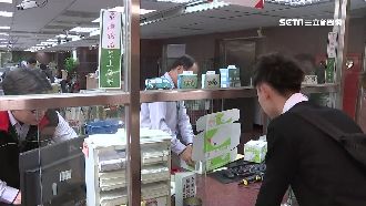 佛經20公斤　郵差驚：沒這麼大本吧