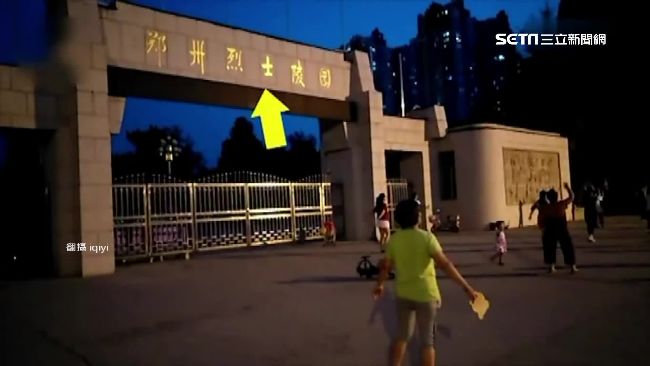 吵「死人」！大媽跳廣場舞竟跳進陵園