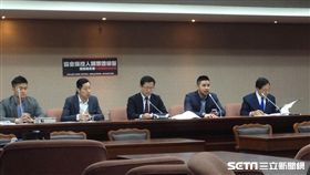 民進黨立委張廖萬堅、時代力量立委林昶佐今（24）再爆泳協有人頭會員（圖／記者李英婷攝）