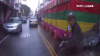 疑禮讓救護車擋路　駕駛遭騎士怒瞪