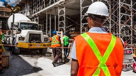 低薪窮忙！勞動尊嚴低落　全球7.3億人日薪不到90元
工人,勞工,窮忙,圖/翻攝自Pixabay