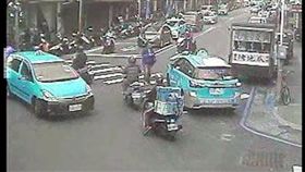 新北市，三重，三和路二段，長安街，行車糾紛，毆人，運將，計程車，受傷，番社畫面，警方提供