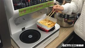  萊爾富煮麵機／記者李慈音攝影