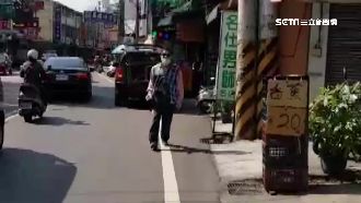 眼紅同行？男開車逆衝水果攤揮棍翻桌