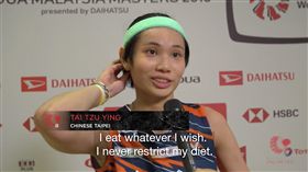 ▲戴資穎搔著頭說自己什麼都吃。（圖／翻攝自BWF臉書）