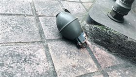 新北市,新莊,民安街,手榴彈,國軍,未爆彈處理小組,道具,生鏽，翻攝畫面，警方提供