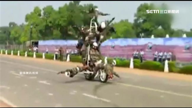 人肉金字塔　印度最狂閱兵完勝馬戲團