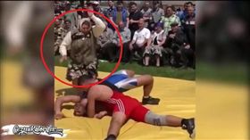 孫子摔角快輸了，阿嬤衝上台打趴對手／Cezmi Kalorifer İle Pastırma Tadında Paylaşımlar臉書