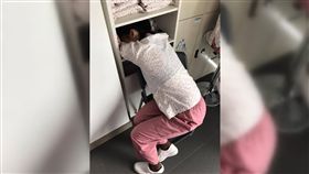 護理師,護理人員,白衣天使,累癱,睡覺,爆廢公社　圖／翻攝自臉書爆廢公社