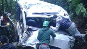 瓜地馬拉一輛巴士出車禍，造成8死15傷（圖／翻攝自推特）