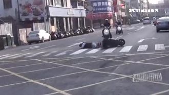 警扮搶匪逃逸　轉彎不慎摔車流血了