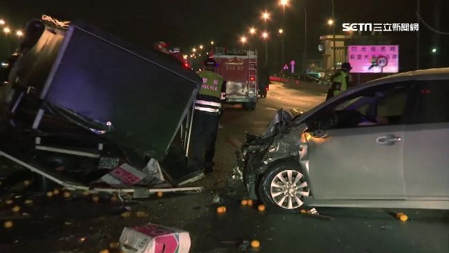 國道警處理車禍　小貨車又追撞2傷