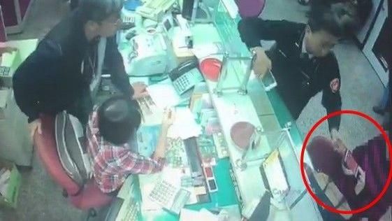 35萬美金見面禮　熟女暈船差點被騙