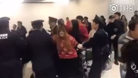 日本,成田機場,滯留,陸客,衝突,國歌,捷星航空（圖／翻攝自微博）