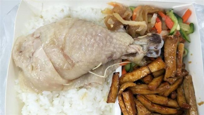 吃飯就窮了…自助餐這樣夾要130元