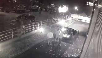 送修賓利嫌太貴　維修場灑冥紙丟雞蛋